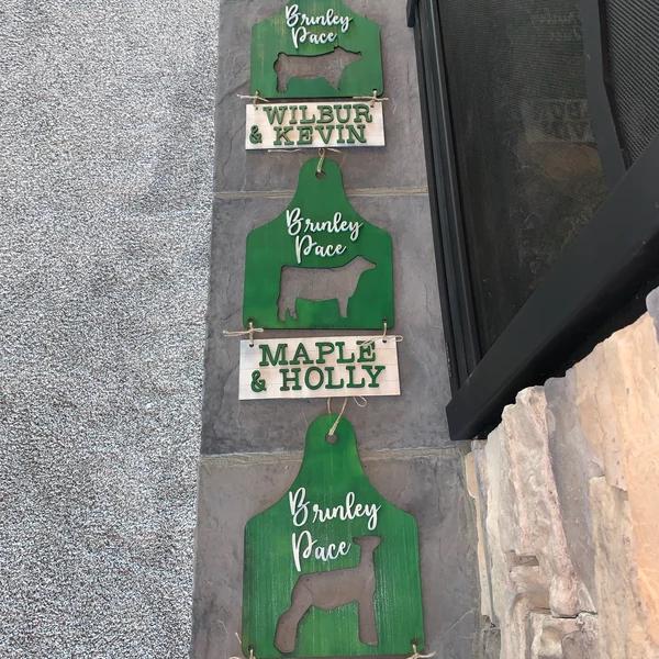 Custom Livestock Stall Sign with Chalkboard Base β Personalized Animal Cutout β 4H FFA Exhibitor Name Tag for Fair Pens