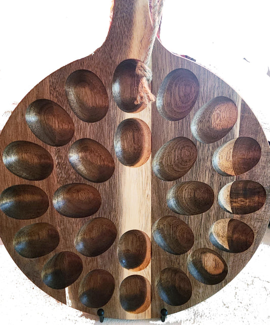 Highland Cow Deviled Egg Board – Acacia Wood Tray – Holds 24 Eggs – Hand-Drawn Line Art – Farmhouse Charcuterie & Cheese Board