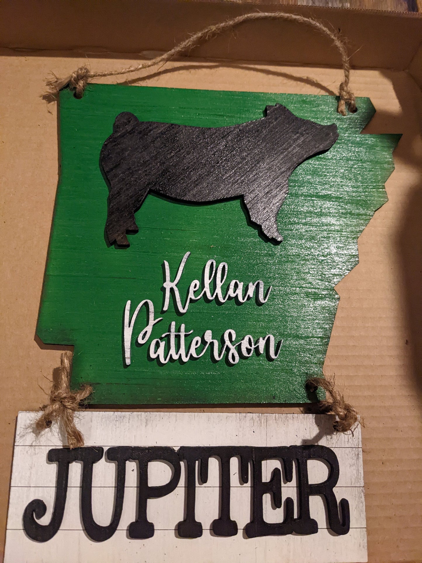 Louisiana Stall Sign – Custom State Shaped Livestock Sign for 4H & FFA – Personalized Barn Sign for Steer, Pig, Goat, Lamb, Turkey