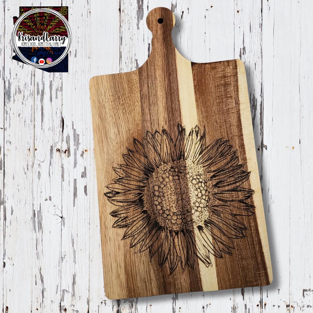 Sunflower Acacia Wood Cutting Board – Handcrafted Farmhouse Kitchen Decor, Wedding & Housewarming Gift